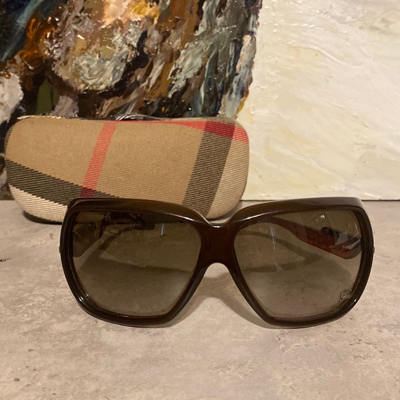 Burberry Sunglasses with Case - Picture 1 of 9